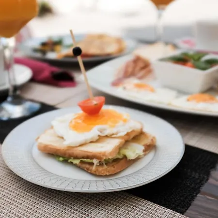 Oda ve Kahvaltı Mediterra 4*