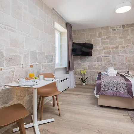 Mediterra Bed & Breakfast 4*